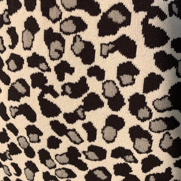St. John Knit Leopard Print Dress.  Sz 8 - Picture 6 of 7